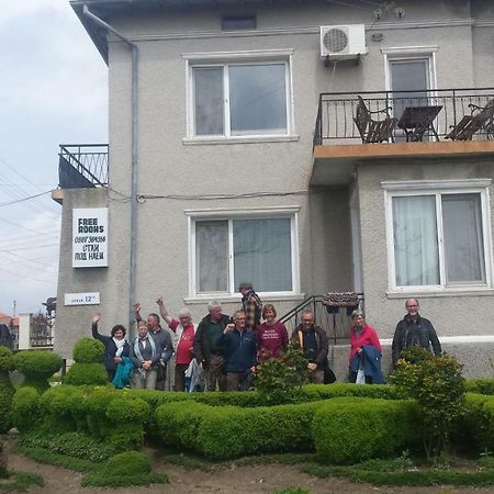 Къща за гости Черната роза Болгарево Экстерьер фото