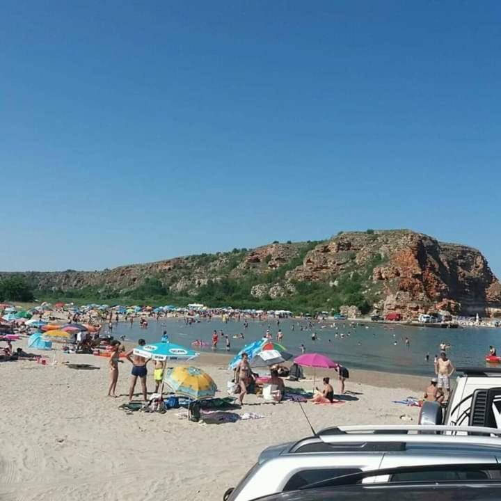 Къща за гости Черната роза Болгарево Экстерьер фото