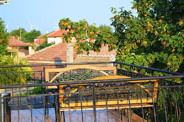 Къща за гости Черната роза Болгарево Экстерьер фото